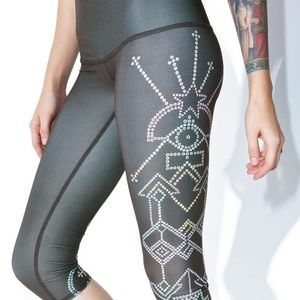teeki Pants - Teeki Seven Crowns Capris teeki Pants - Teeki Seven Crowns Capris